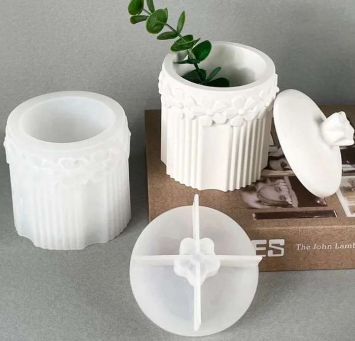 Кашпо з кришкою дзвіночком